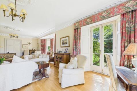 CAM04201G0-PR0078-STILL043