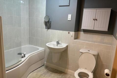 BATHROOM.jpeg