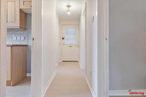 Entrance Hallway (2)