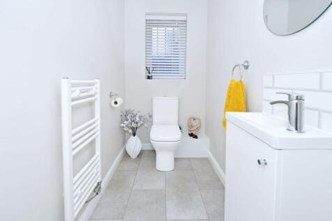 DOIWNSTAIRS CLOAKS/W.C,