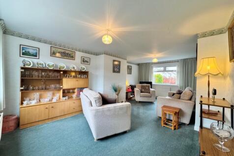 Loadingbank Court, Kilbirnie lounge