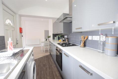 27/28 - Cranwell Street - Student Apartment photo 3