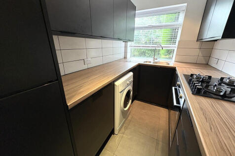 Woodland Lane,  Leeds, LS7 photo 3