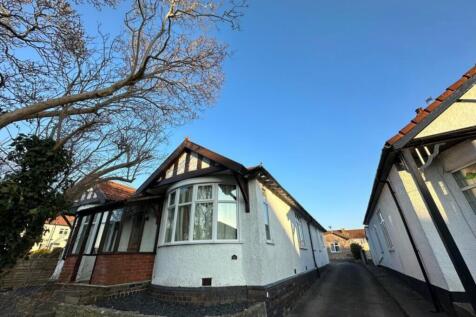 Charming detached bungalow with bay window and ...