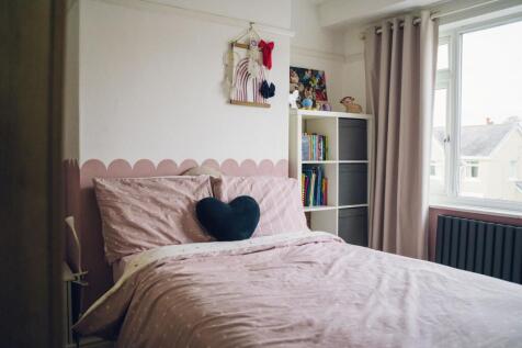 Ystafell Wely 2 / Bedroom 2