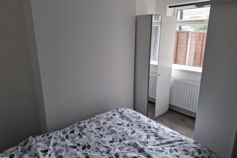 Grimsby, DN32 photo 4