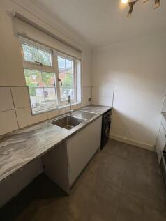 Hambledon Close, Uxbridge photo 4