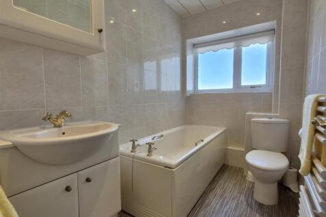 BATHROOM/WC