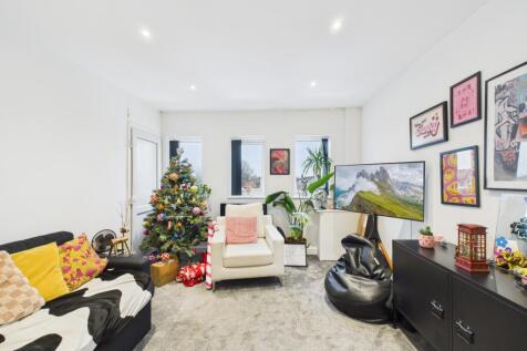 CAM02023G0-PR0188-STILL007