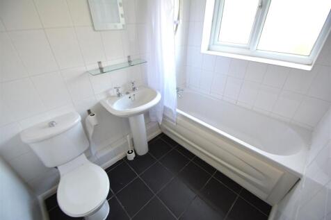 2 Douglas Court Bathroom.JPG