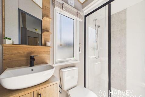 ABI Ingleton bathroom with shower enclosure and si