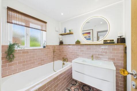 CAM03162G0-PR0321-STILL017