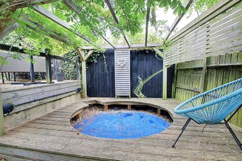 Hot Tub Deck.jpg