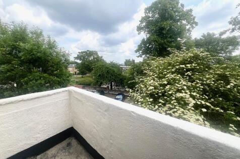 Lynwood Grove,London,N21 photo 4