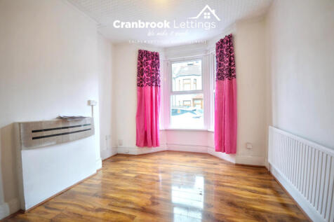 Three bedroom terraced house to rent Campbell Roa