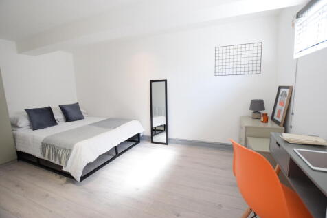 Bills inclusive - Studio Apartment // Monks Road // JUN 2027 photo 4