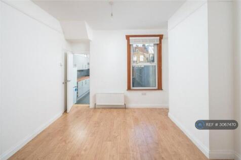 Benson Avenue, London, E6 photo 4