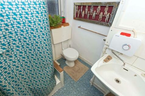 Bedford St bathroom 3.jpg