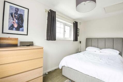 St. Benets Close, Tooting photo 4