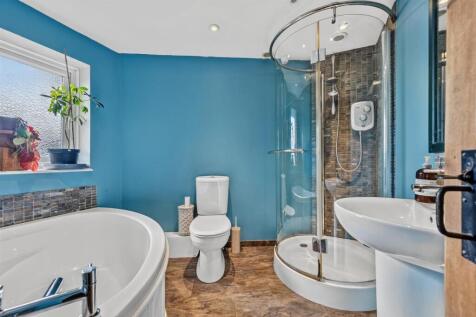Bathroom - shower.jpg