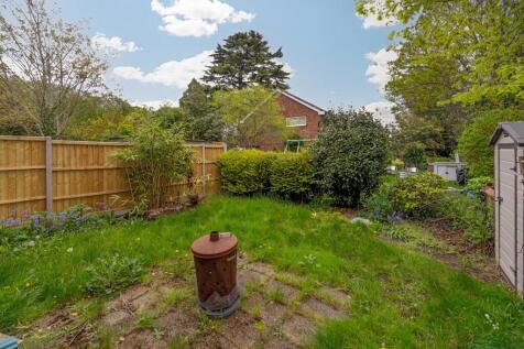 2 Ravenswood Gardens, Isleworth TW7 4JG