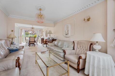 THROUGH LOUNGE