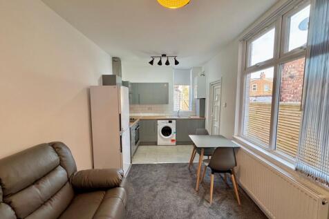 Kitchen &amp; Living Area
