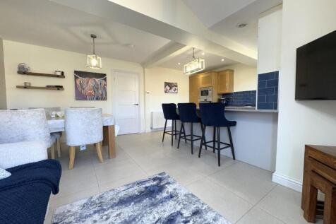 KITCHEN/DINER/FAMILY ROOM