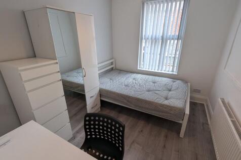 4 Bed - Woodcroft Road, Wavertree, L15 photo 3