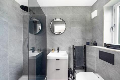 Ensuite to Bedroom One