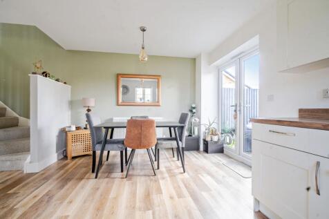 Kitchen/ Dining Room