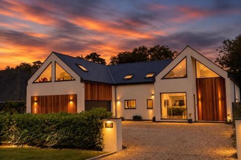 5 Bedroom Detached Family Home &amp; Annexe Potential