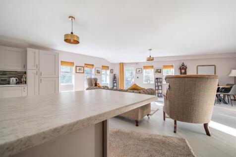 OPEN PLAN LOUNGE / DINING ROOM / KITCHEN