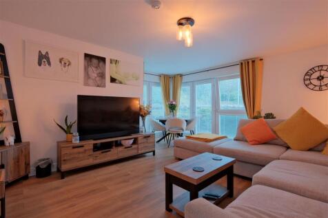 Living Room / Dining