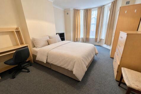 STUDENT THREE DOUBLE BEDROOMS, CHARMINSTER P02573 photo 3