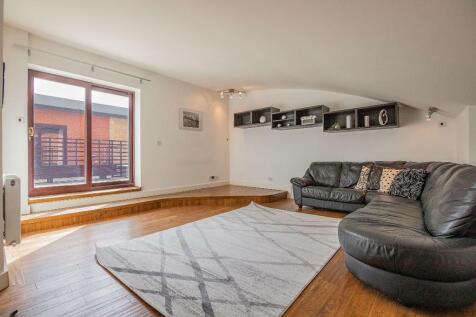 Top floor bedroom / living room