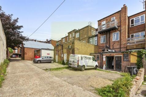 21a Crendon Street, HP13 6LJ (L)-8.jpg