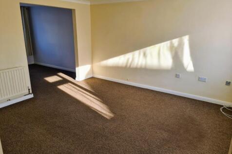 31 Ash Close lounge.jpg