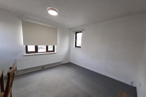 A Room in Robertson Close, Shenley Church End, Milton Keynes, MK5 6EB photo 3