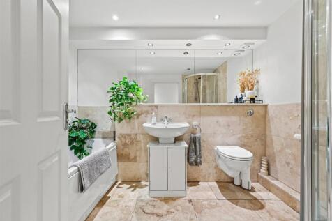 Bathroom - vanity unit.jpg