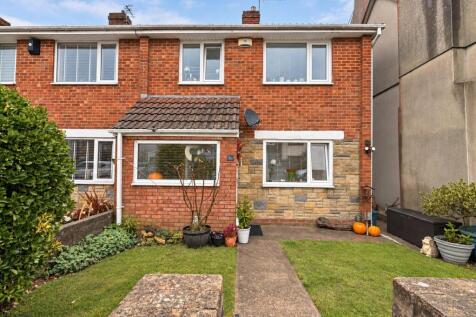 Three-Bedroom Home with a Garage &amp; Excellent Pote