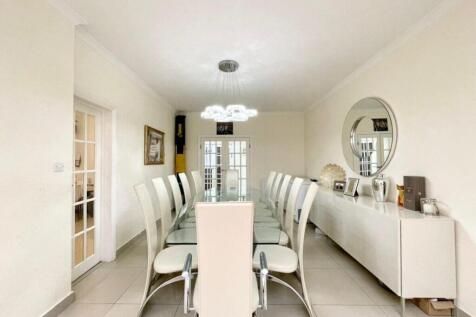 Dining-Room-facing-front-shot-1200x900.jpg