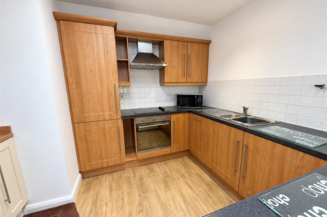 OPEN PLAN LOUNGE &amp; KITCHEN
