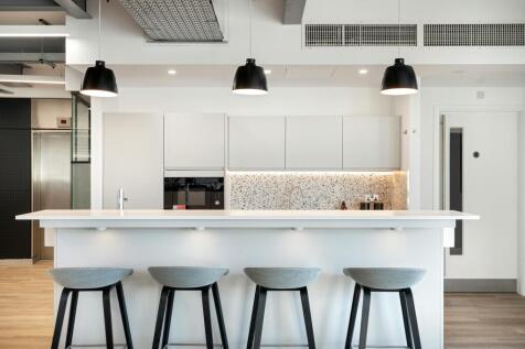 8th Floor Fitted