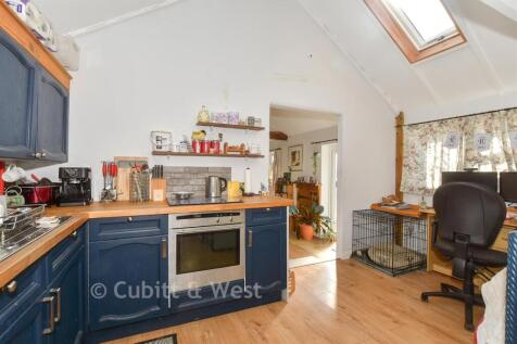 Kitchen / Dining Area