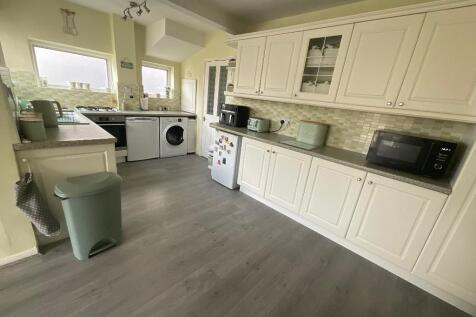 KITCHEN 16'10 x 9'1
