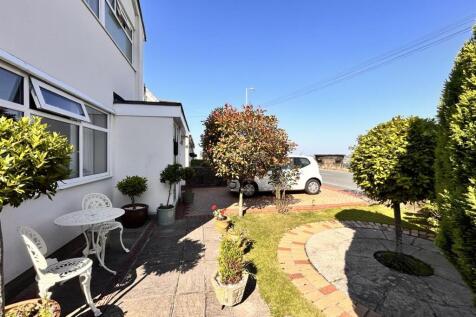 Front garden 3.jpg