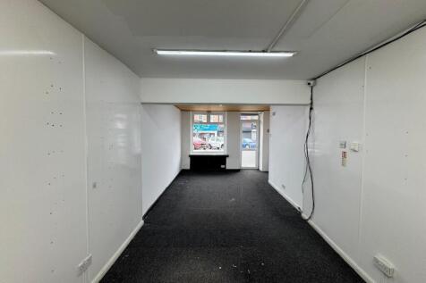 Retail Property (high street) to rent Image 2