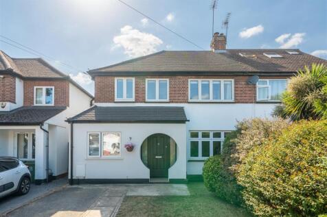 10 Lawn Cl, Datchet, Slough SL3 9JZ EXTERNALS2.jpg