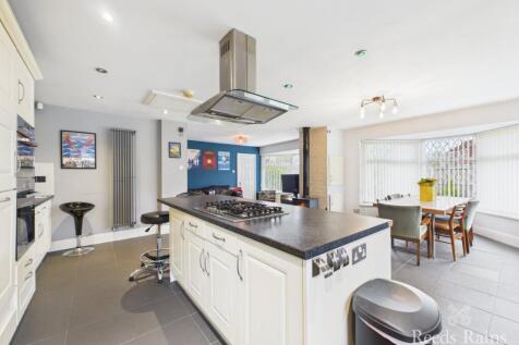 Kitchen/Family/Dinin